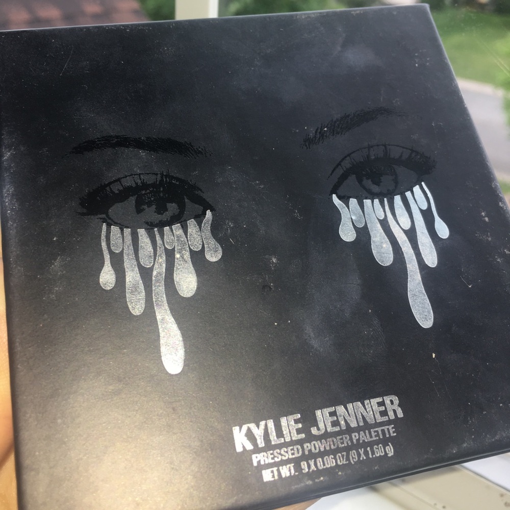 Kylie Jenner Pressed Powder eyeshadow palette!!
